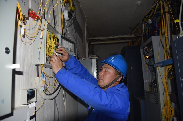 懷化市政府督導組深入一線，督導懷化電信春節通信保障與通訊設備檢修工作